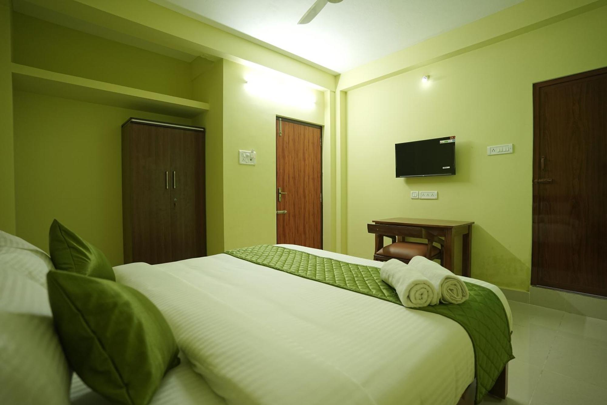 Le Leos Park Inn Pondicherry Exterior photo